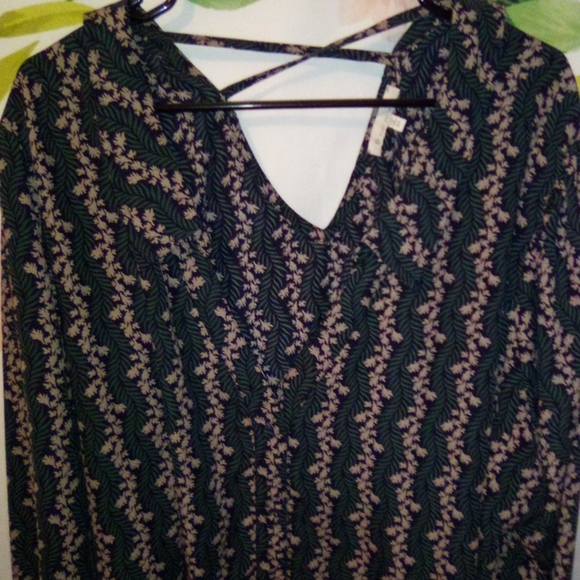 Skies are blue 3X Floral Blouse - Picture 2 of 7